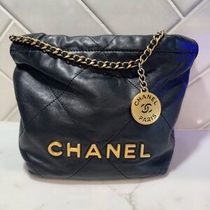 CHANEL 22 Mini Handbag Black